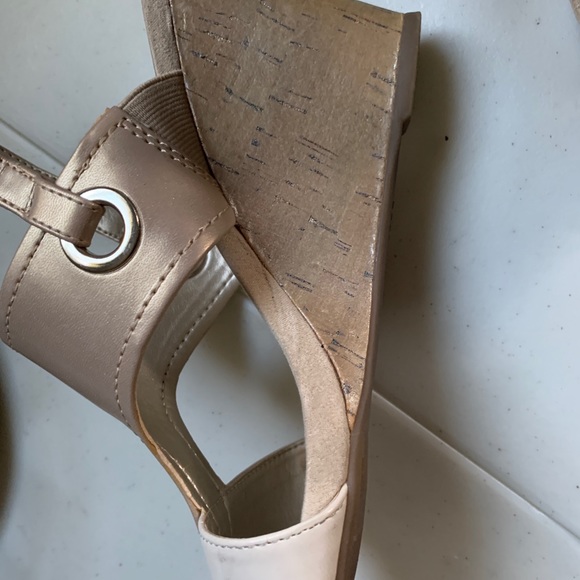 Anne Klein flex sandals - Picture 2 of 3